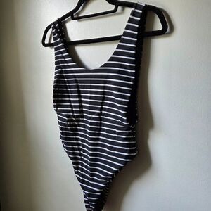 EUC LIKE NEW AERIE STRIPED LOW CUT SIDES AND BACK ONE PIECE SWIMSUIT SIZE M